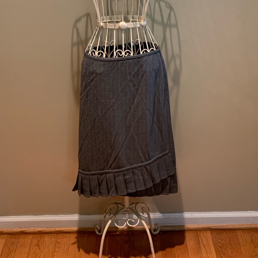 LOFT Gray Pinstripe Ruffled Skirt